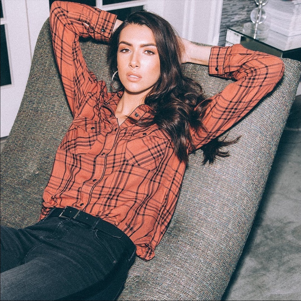 💫SOLD💫Dear John Plaid Laing Sleeve Shirt